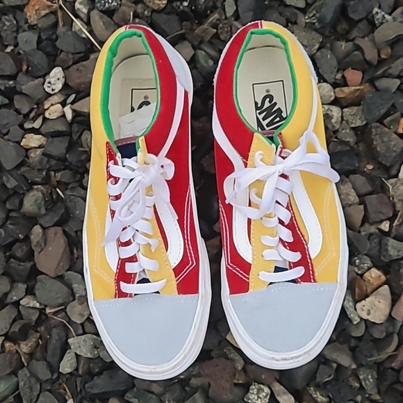 Like New Vans Anaheim Old Skool 36 DX trainer in red/green/yellow - Picture 2 of 7